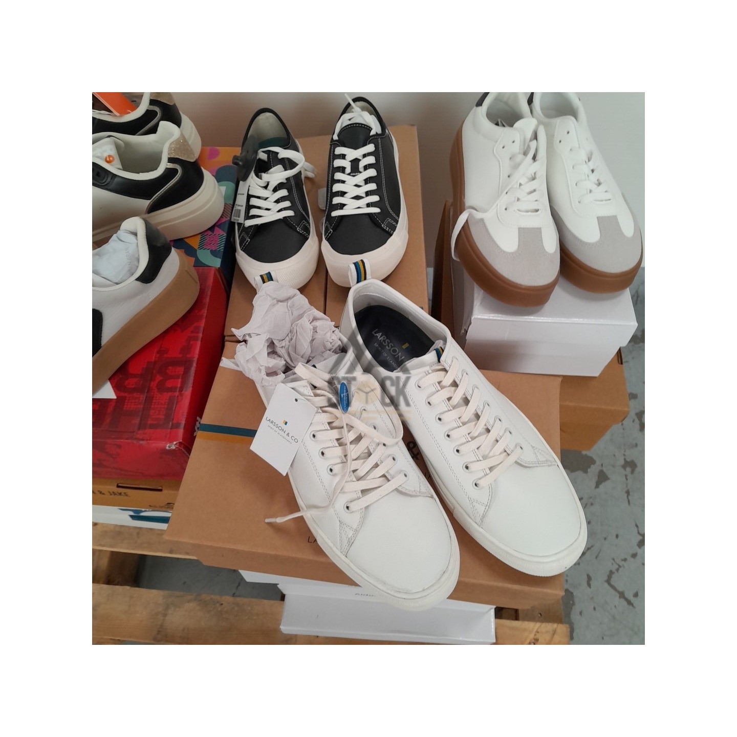 CHAUSSURE en boite  - 20 paires