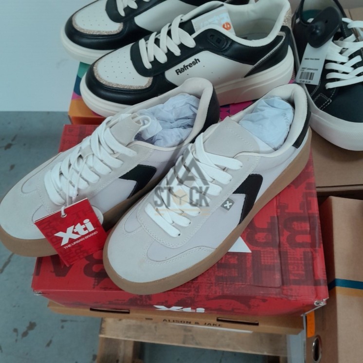 CHAUSSURE en boite  - 20 paires