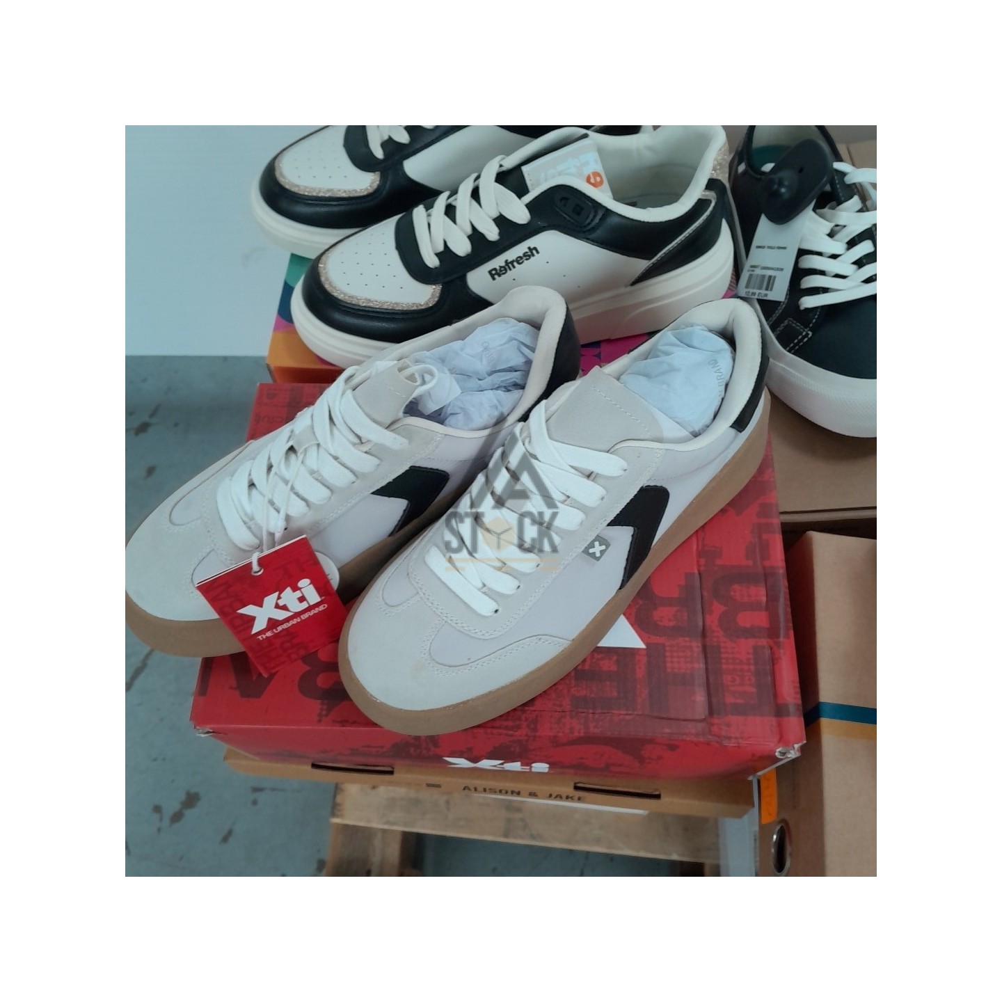 CHAUSSURE en boite  - 20 paires