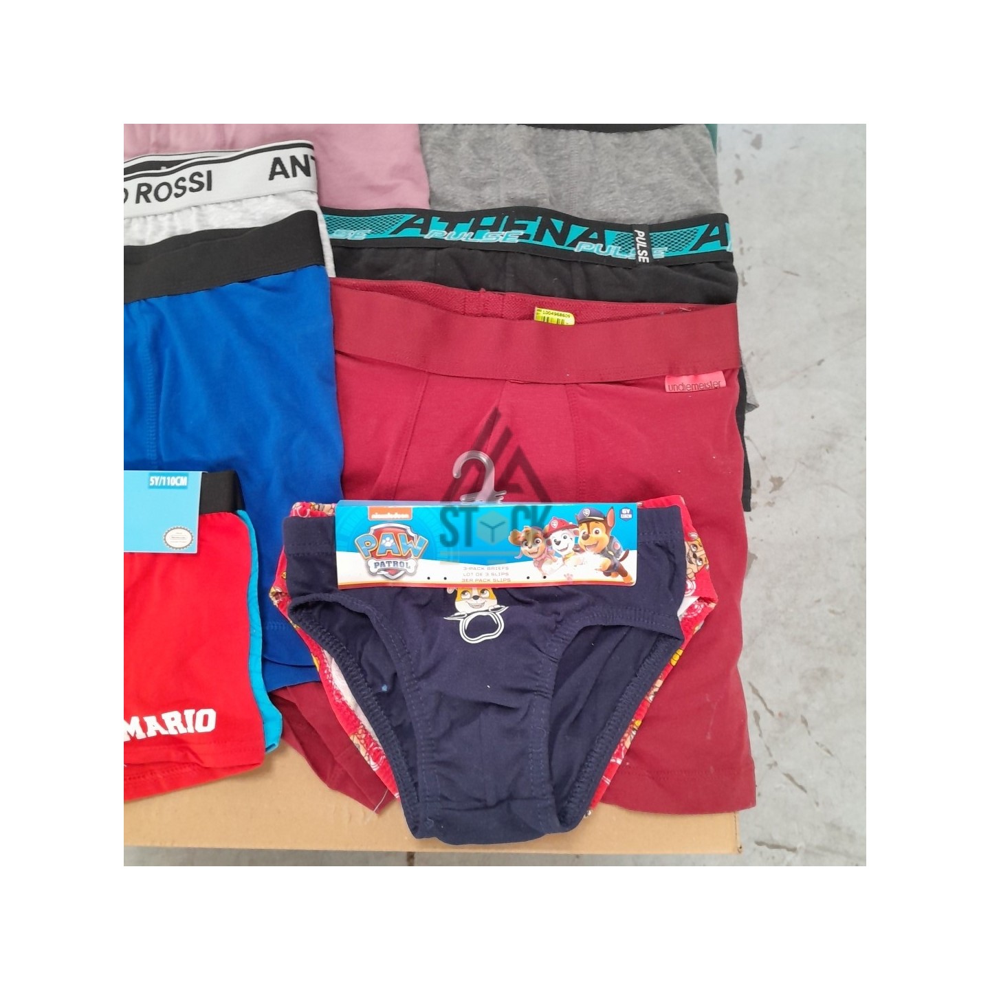 SOUS VETEMENTS HOMME - 150 pièces