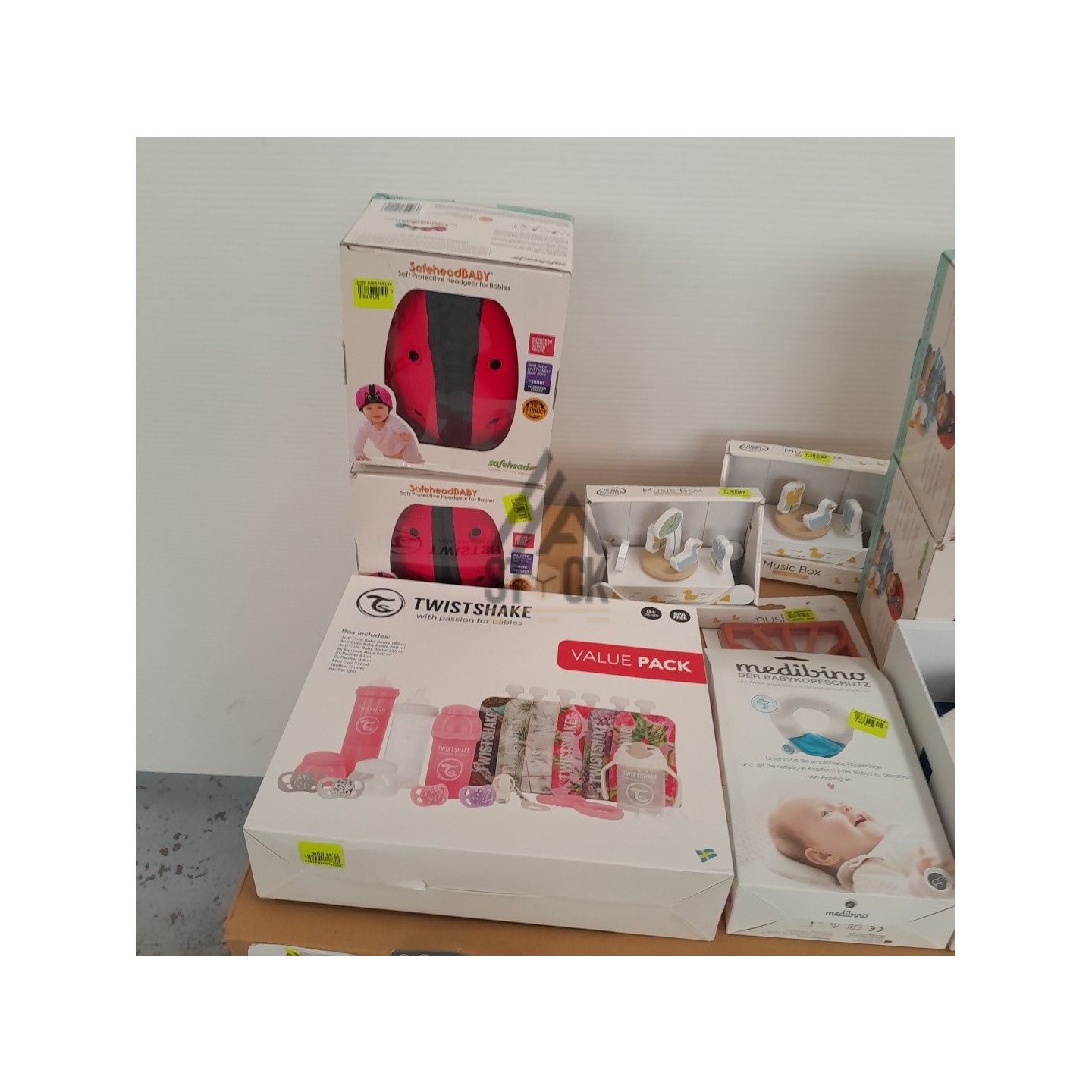 PUÉRICULTURE - 170 pièces