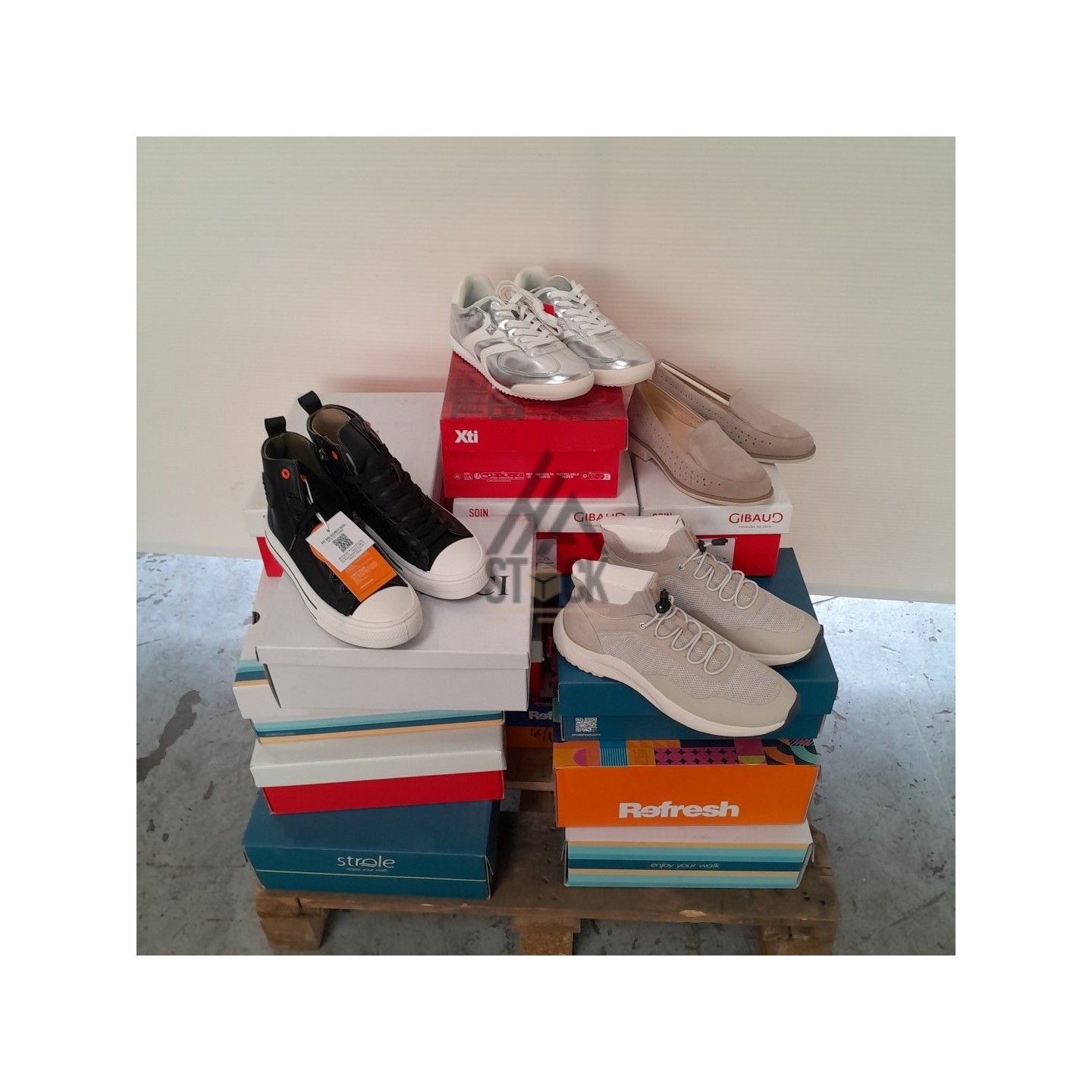 CHAUSSURE en boite  - 20 paires