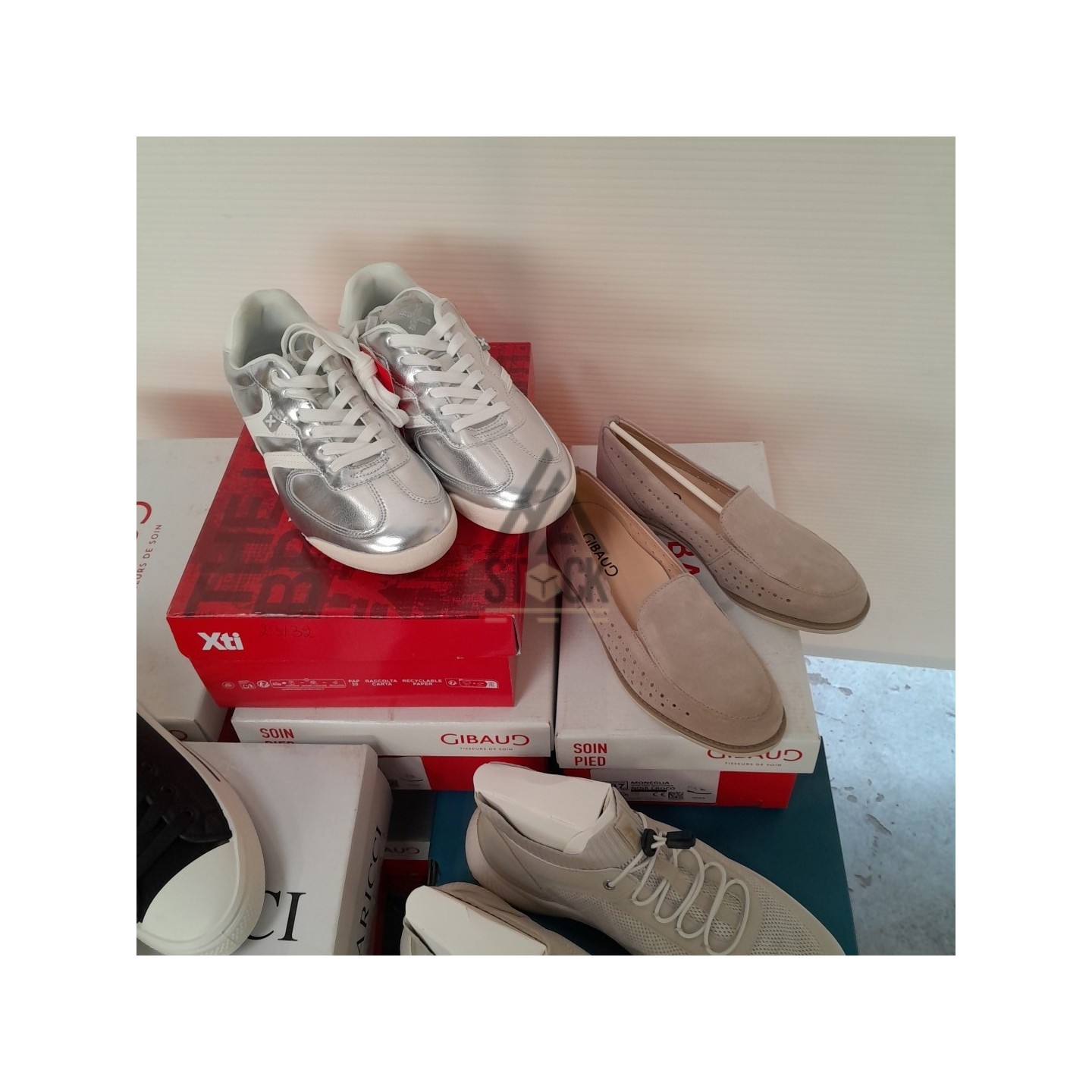 CHAUSSURE en boite  - 20 paires