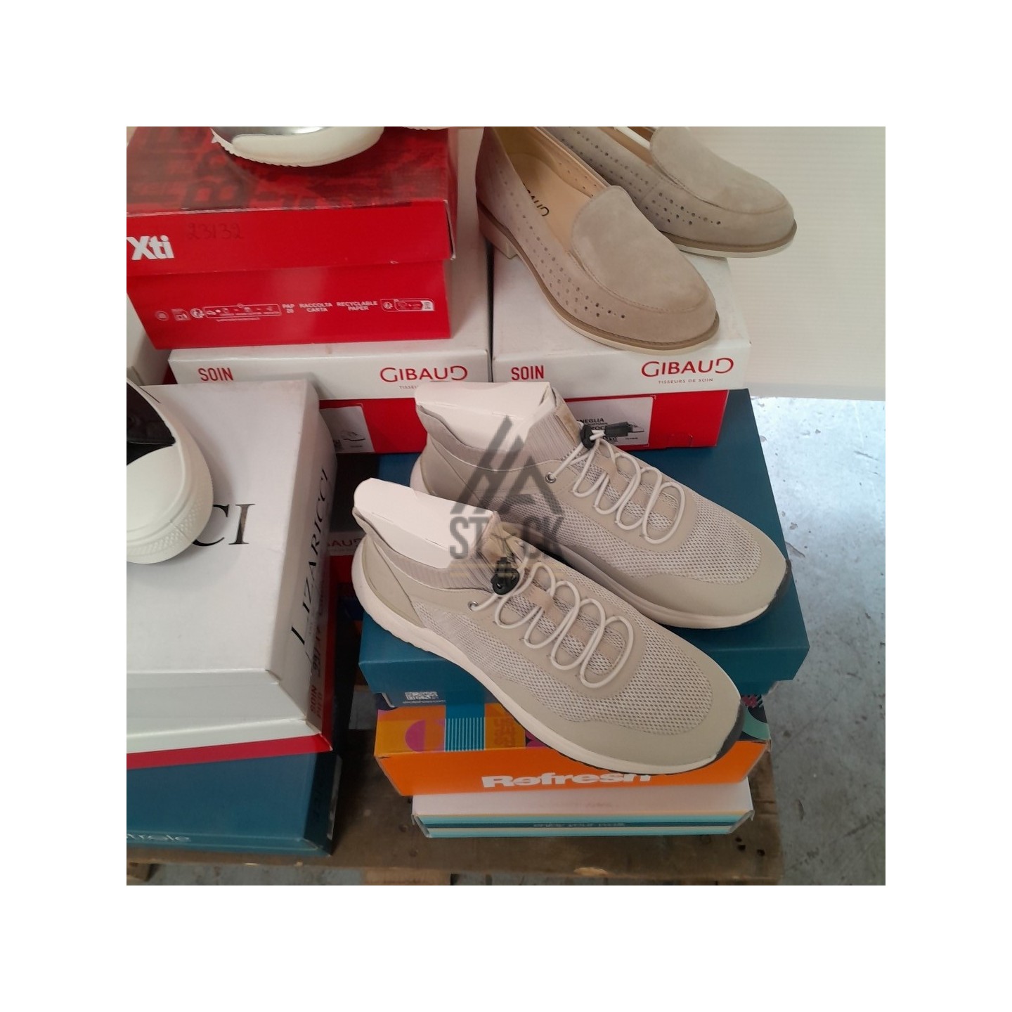 CHAUSSURE en boite  - 20 paires