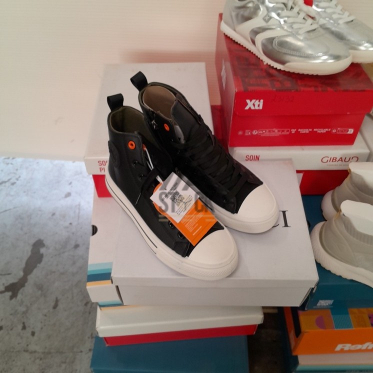 CHAUSSURE en boite  - 20 paires