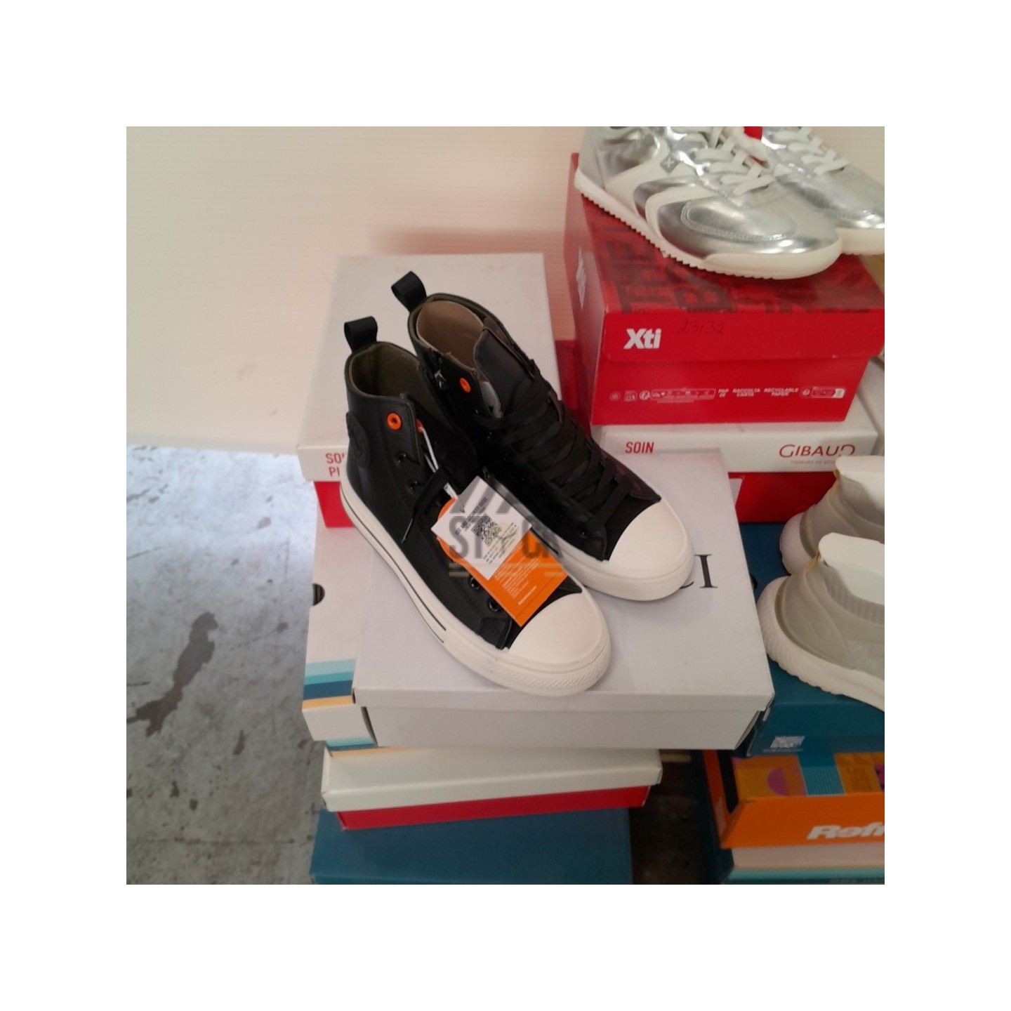 CHAUSSURE en boite  - 20 paires