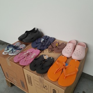 Tong & Crocs - 60 pièces