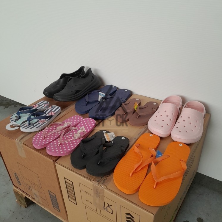 Tong & Crocs - 60 pièces