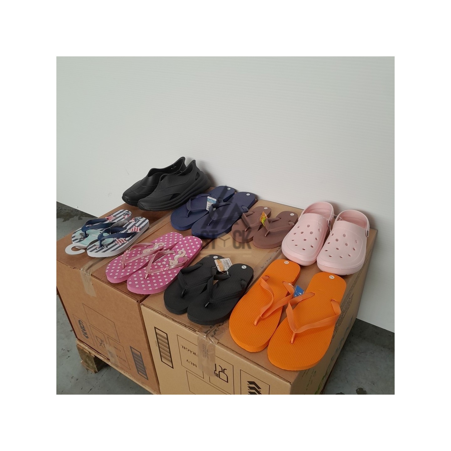 Tong & Crocs - 60 pièces