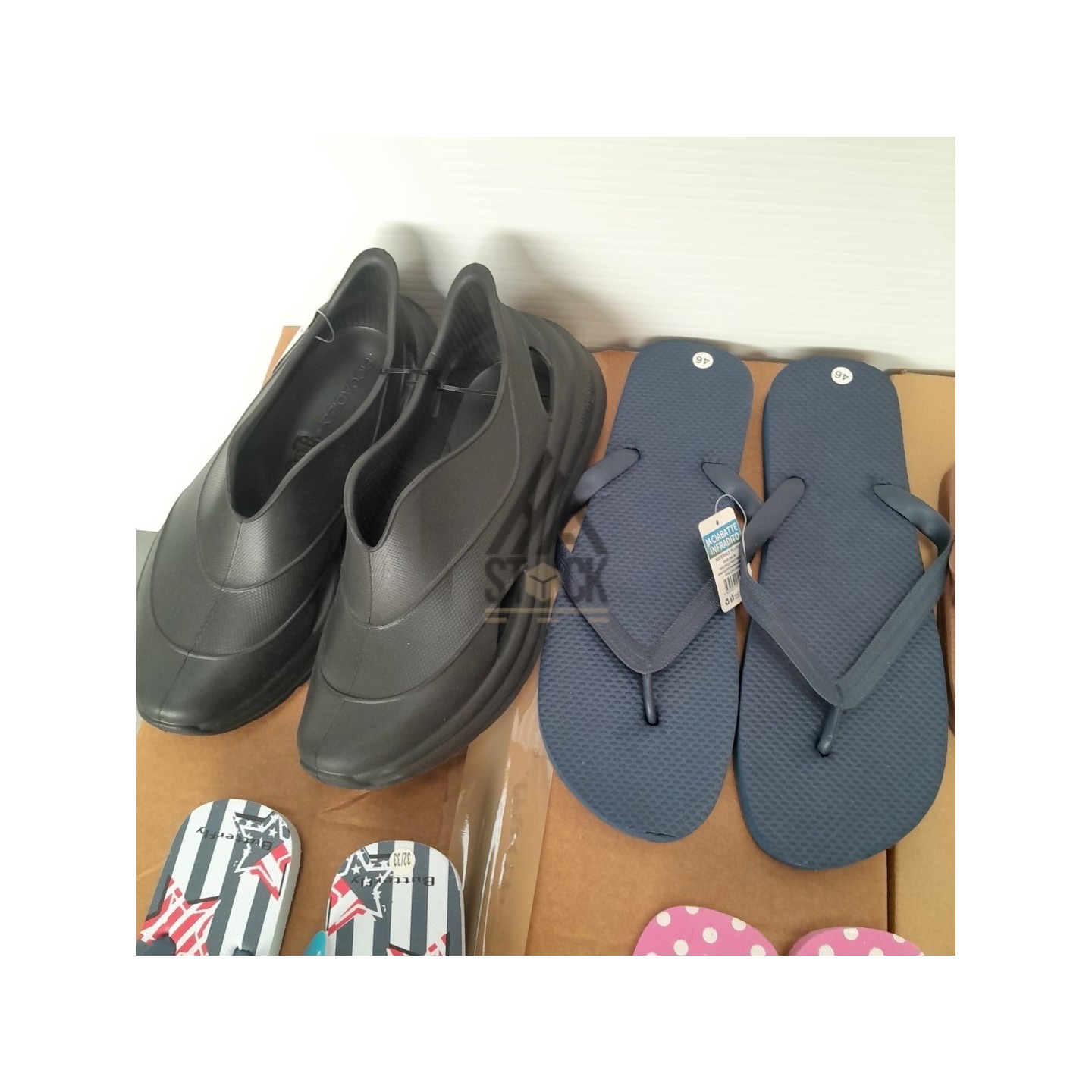 Tong & Crocs - 60 pièces