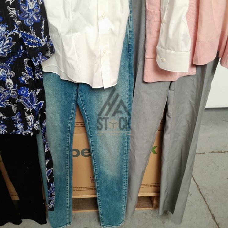 TEXTILE MARQUE  - 700 pièces