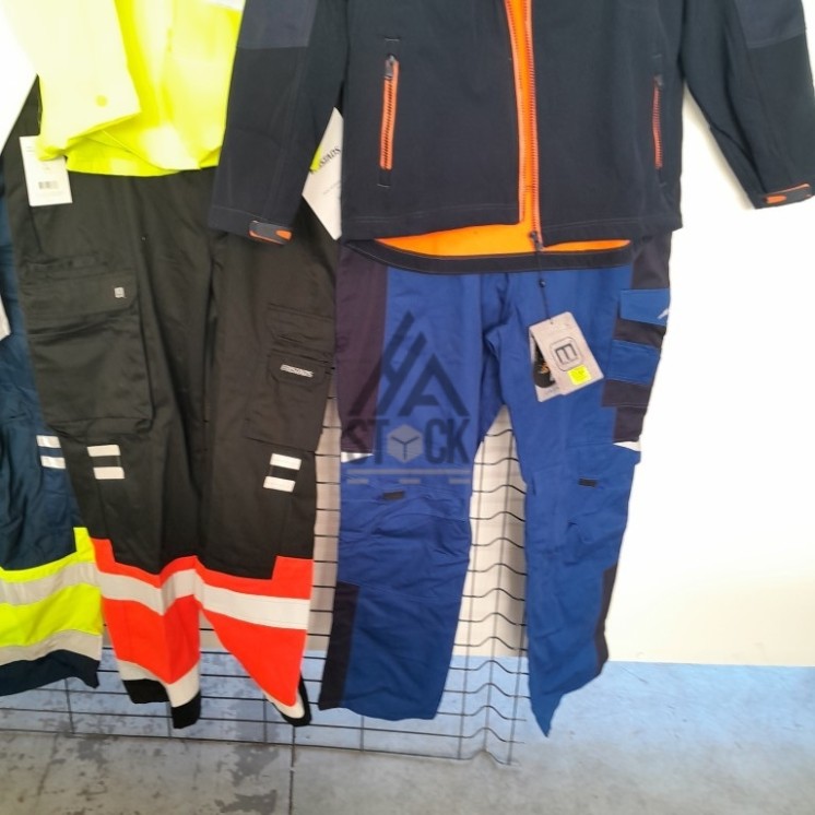 Vêtements de travail - 130 pièces