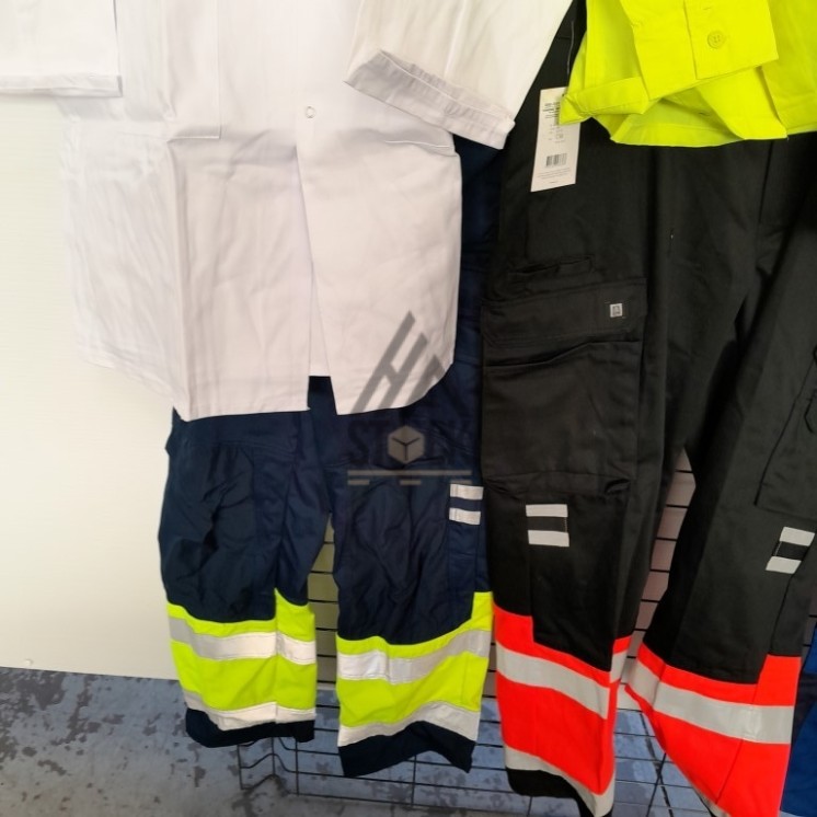 Vêtements de travail - 130 pièces