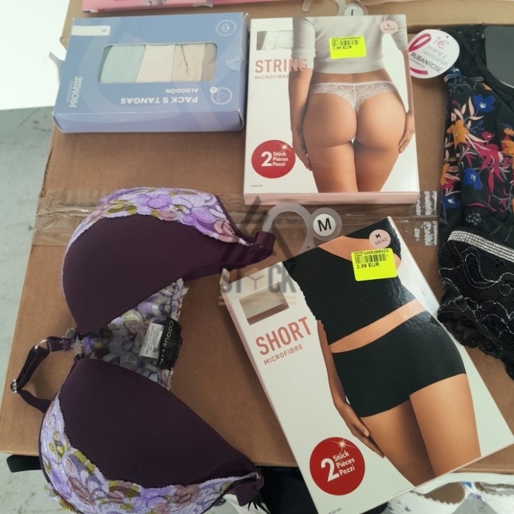 SOUS VETEMENTS FEMME - 210 pièces