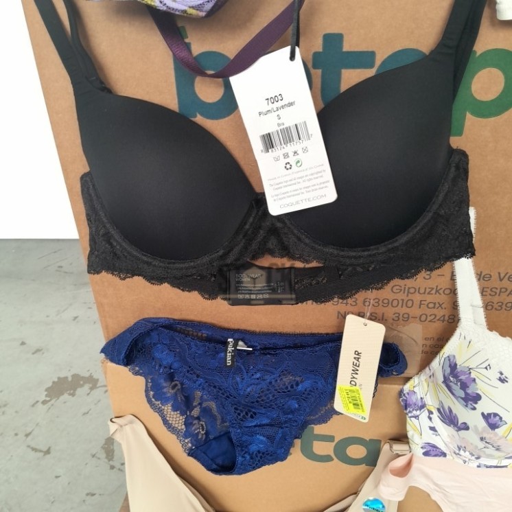 SOUS VETEMENTS FEMME - 210 pièces