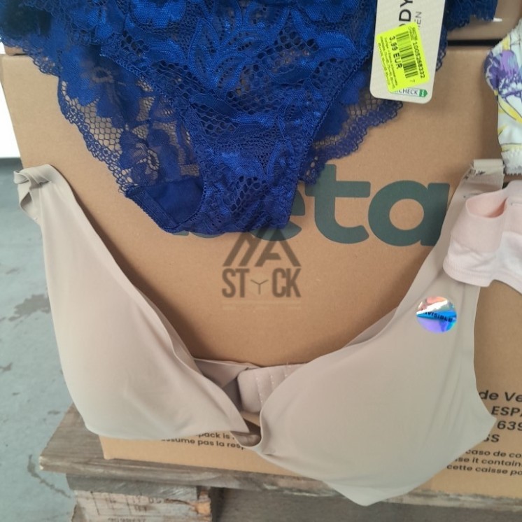 SOUS VETEMENTS FEMME - 210 pièces