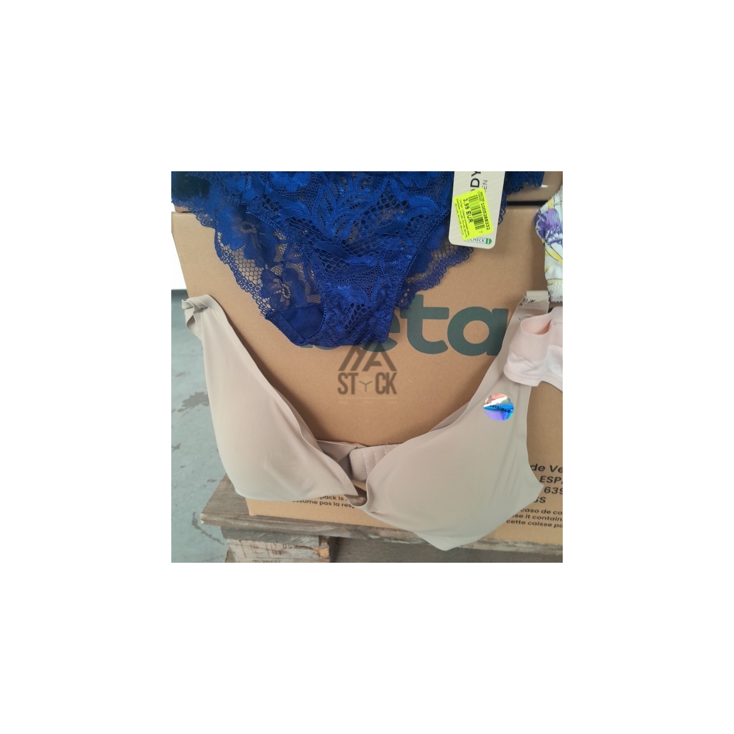 SOUS VETEMENTS FEMME - 210 pièces