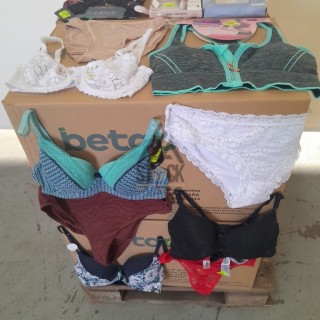 SOUS VETEMENTS FEMME - 210 pièces