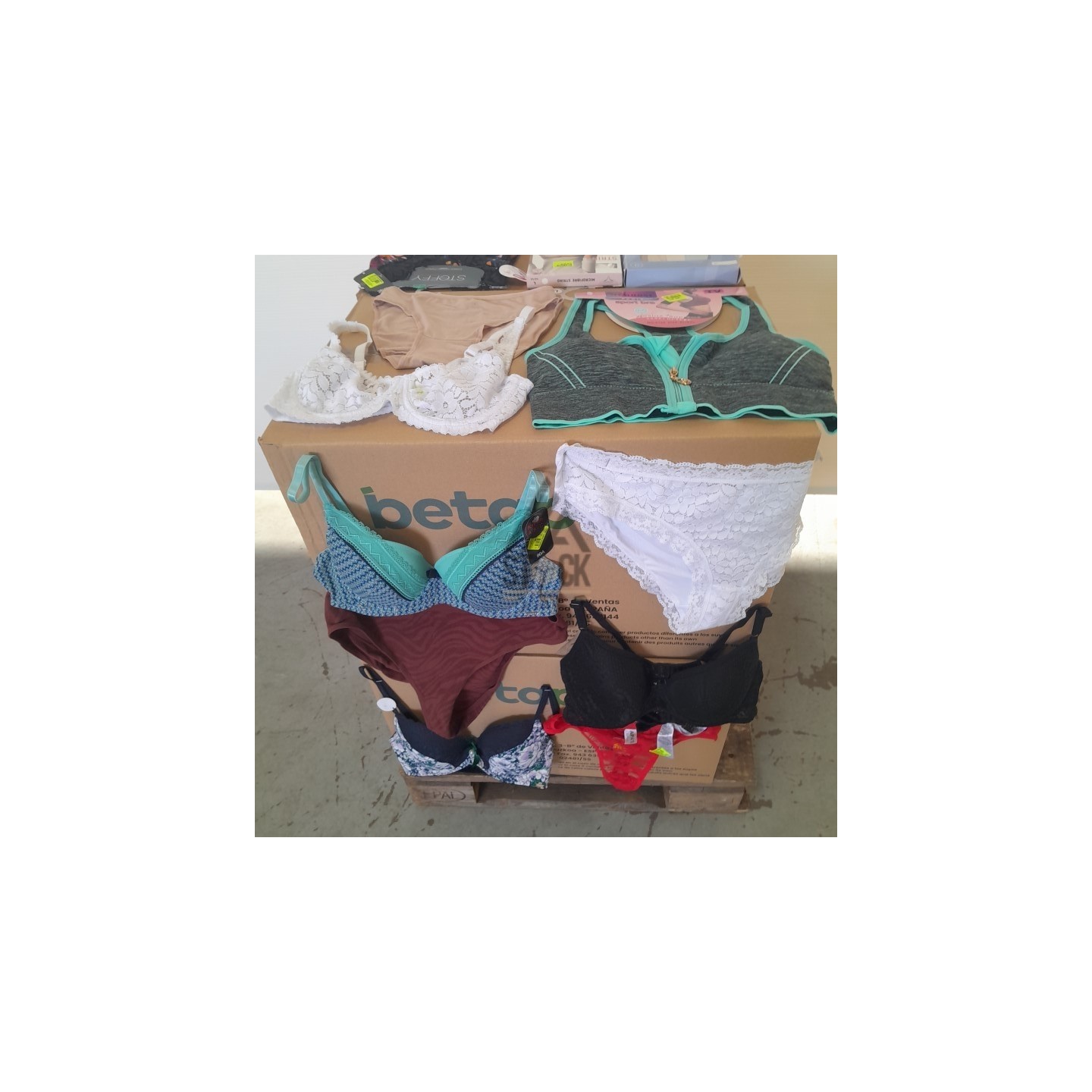 SOUS VETEMENTS FEMME - 210 pièces