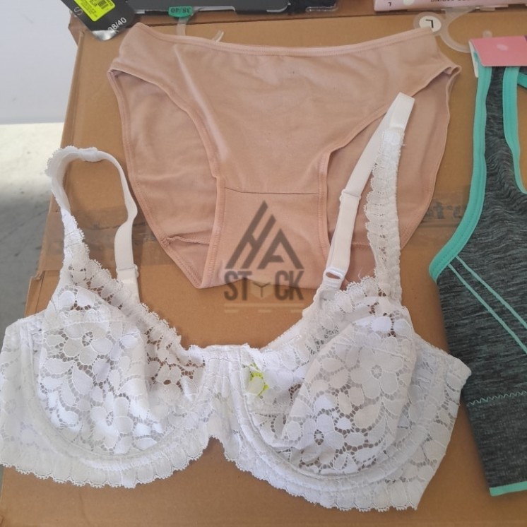 SOUS VETEMENTS FEMME - 210 pièces