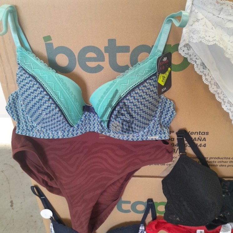 SOUS VETEMENTS FEMME - 210 pièces