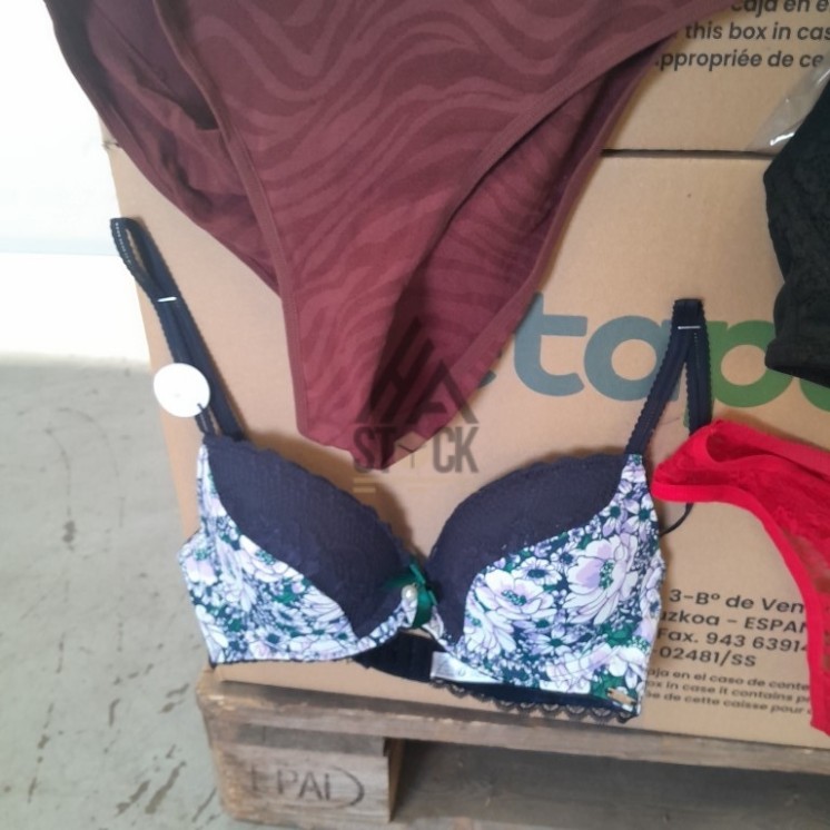 SOUS VETEMENTS FEMME - 210 pièces