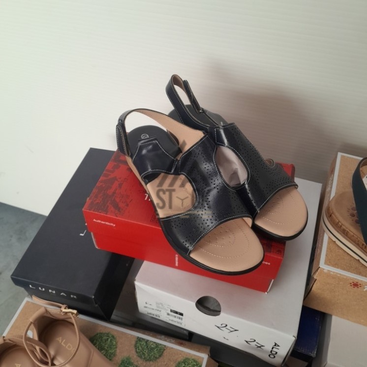 CHAUSSURE ÉTÉ en boite - 40 paires