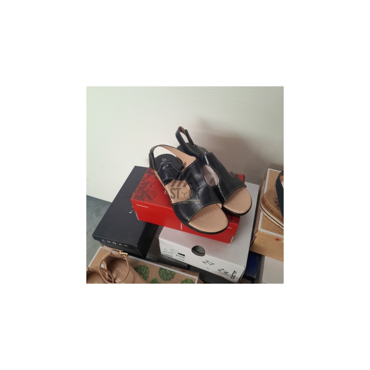 CHAUSSURE ÉTÉ en boite - 40 paires