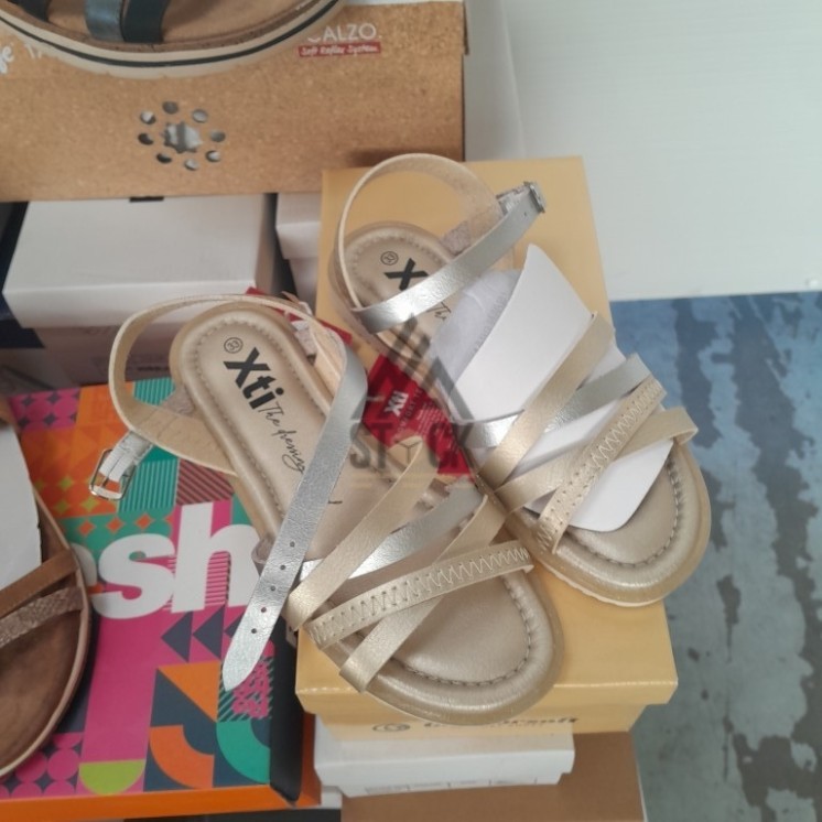 CHAUSSURE ÉTÉ en boite - 40 paires