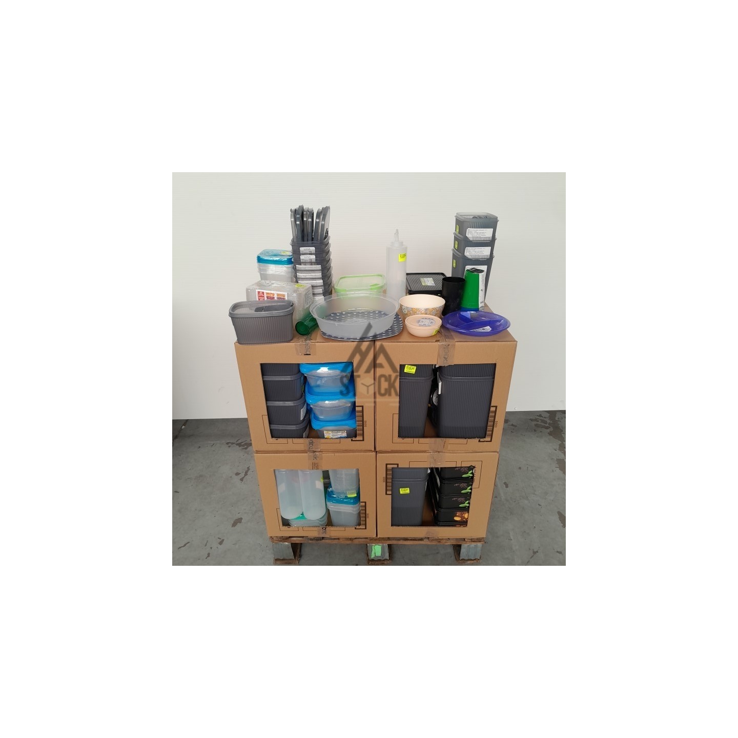 VAISSELLE PLASTIQUE - 210 pièces