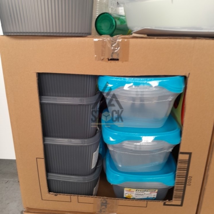 VAISSELLE PLASTIQUE - 210 pièces