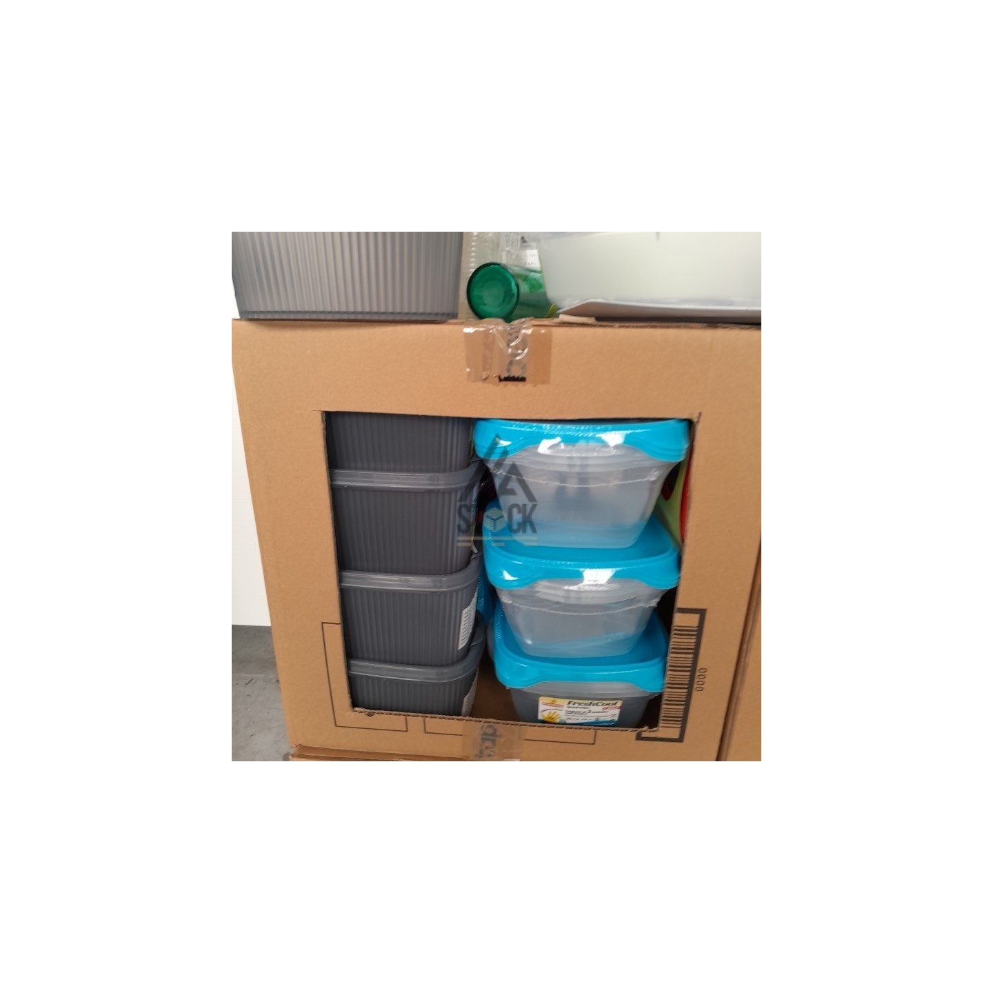 VAISSELLE PLASTIQUE - 210 pièces