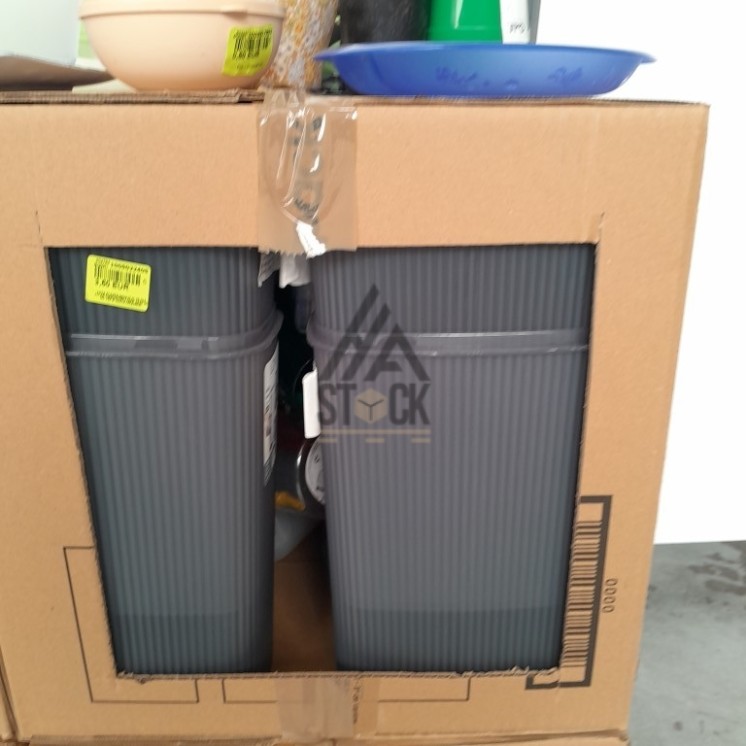 VAISSELLE PLASTIQUE - 210 pièces