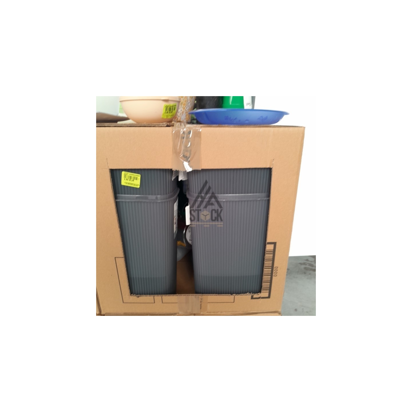 VAISSELLE PLASTIQUE - 210 pièces