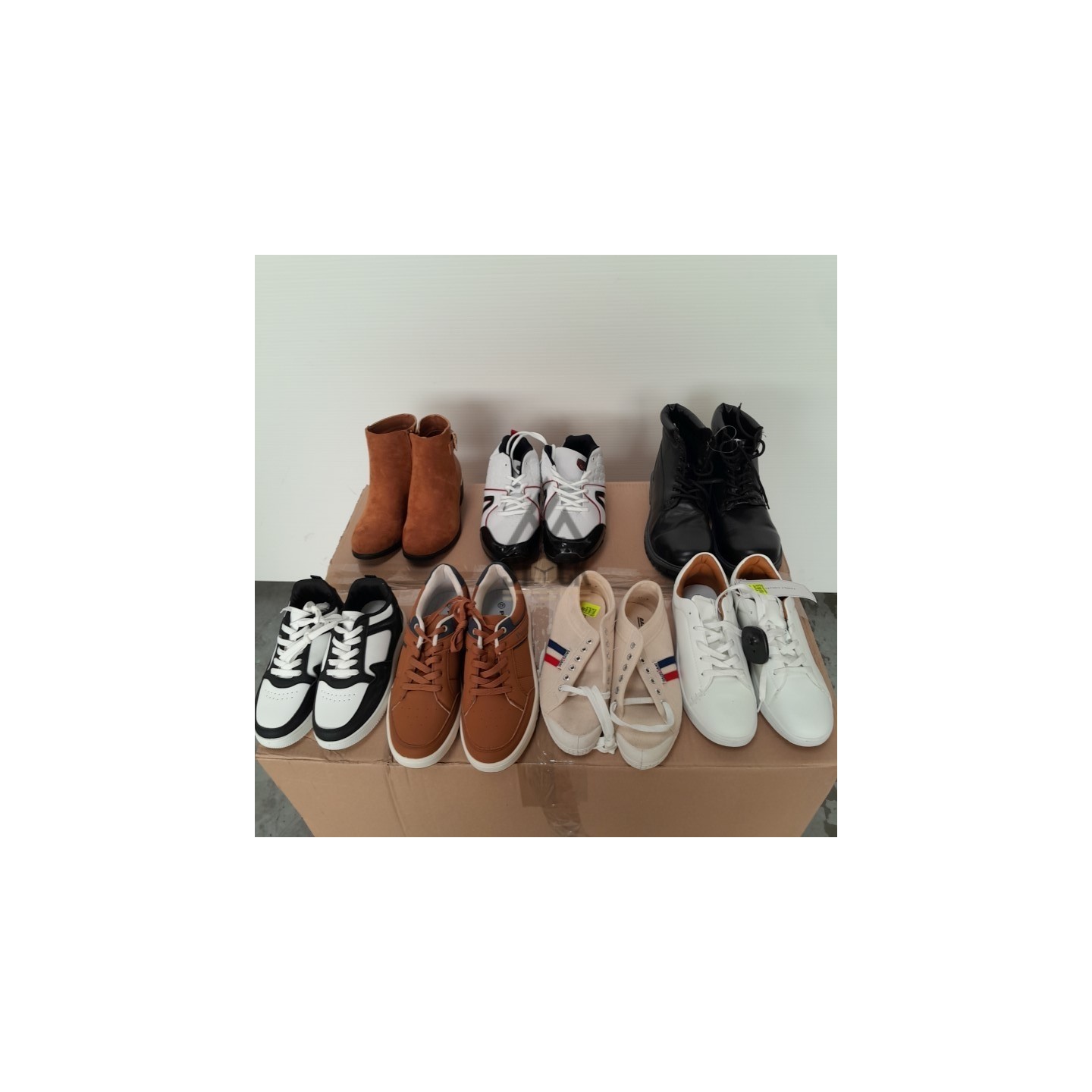 CHAUSSURES -  60 paires