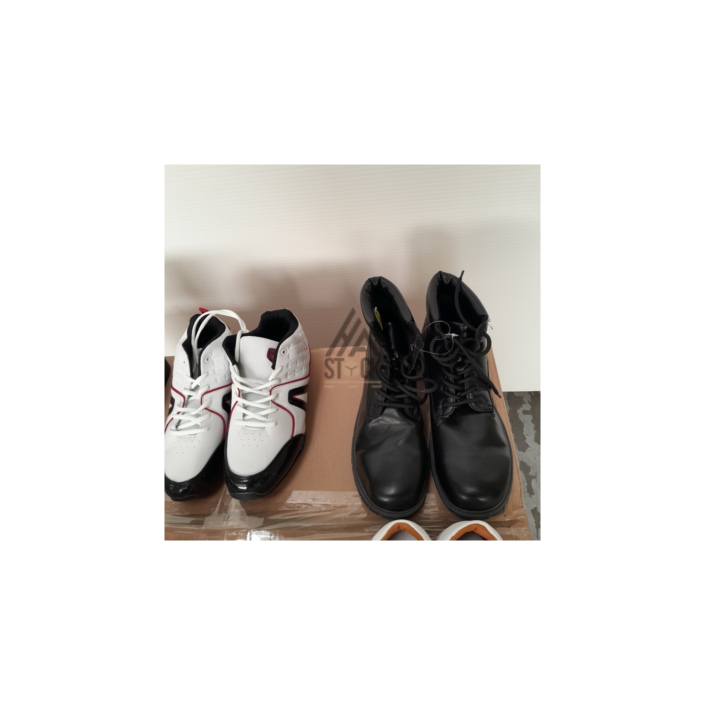 CHAUSSURES -  60 paires