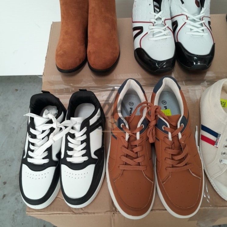 CHAUSSURES -  60 paires
