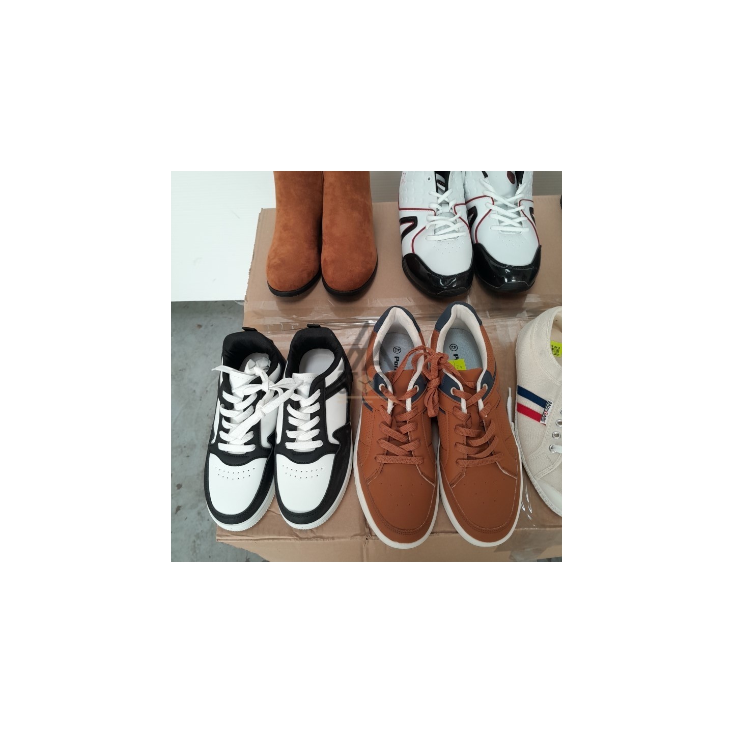 CHAUSSURES -  60 paires