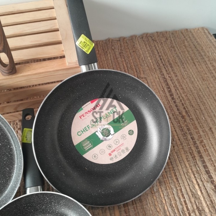 Poêles - 17 pièces