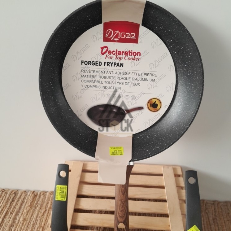 Poêles - 17 pièces