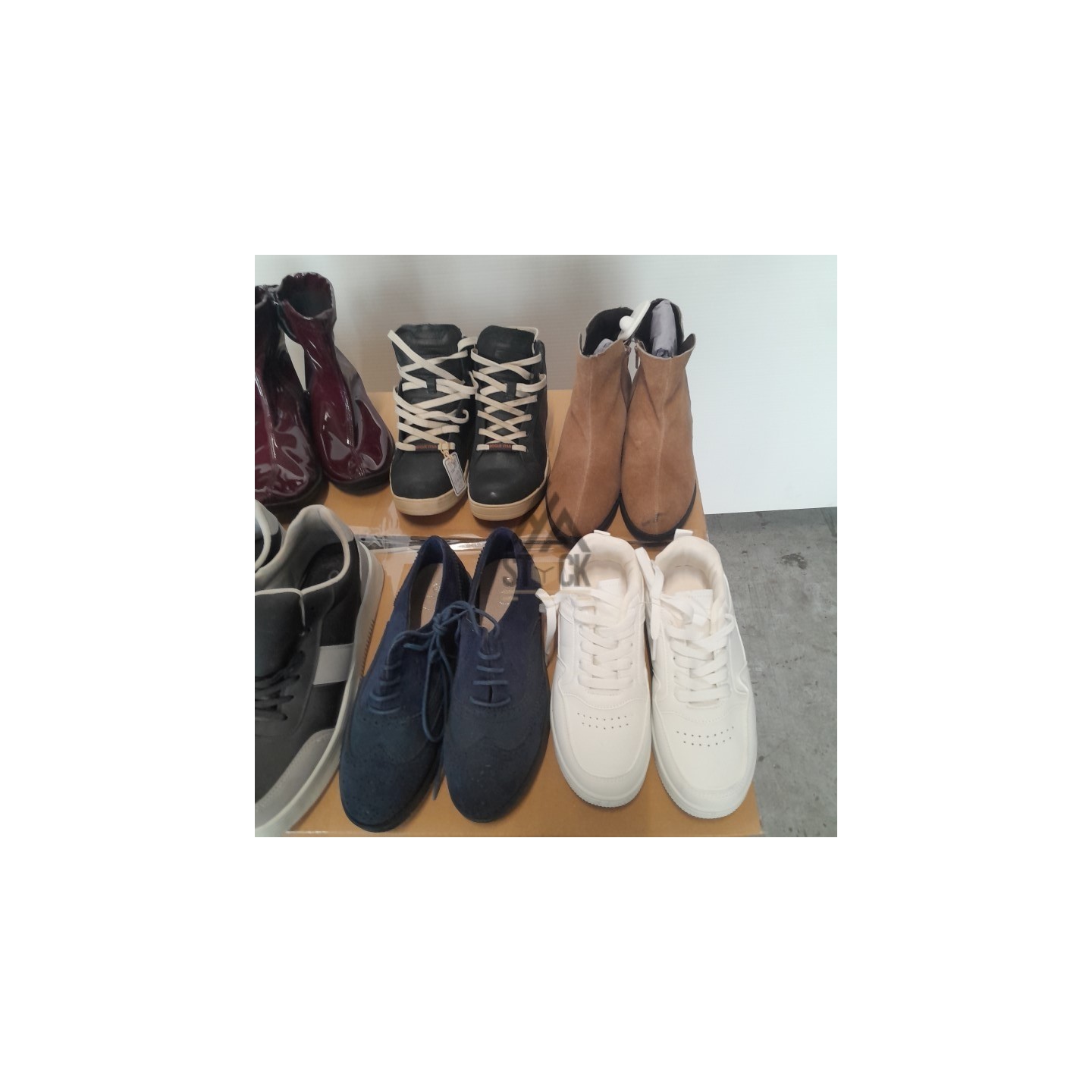 CHAUSSURES -  60 paires