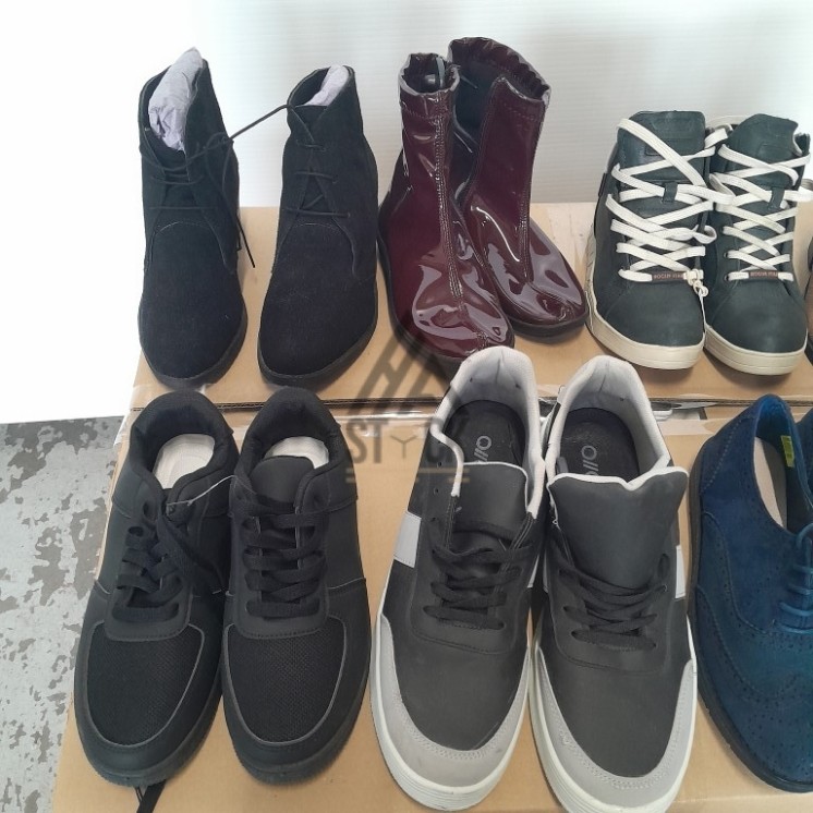 CHAUSSURES -  60 paires
