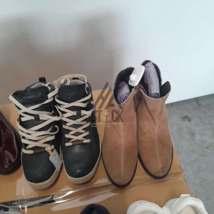 CHAUSSURES -  60 paires