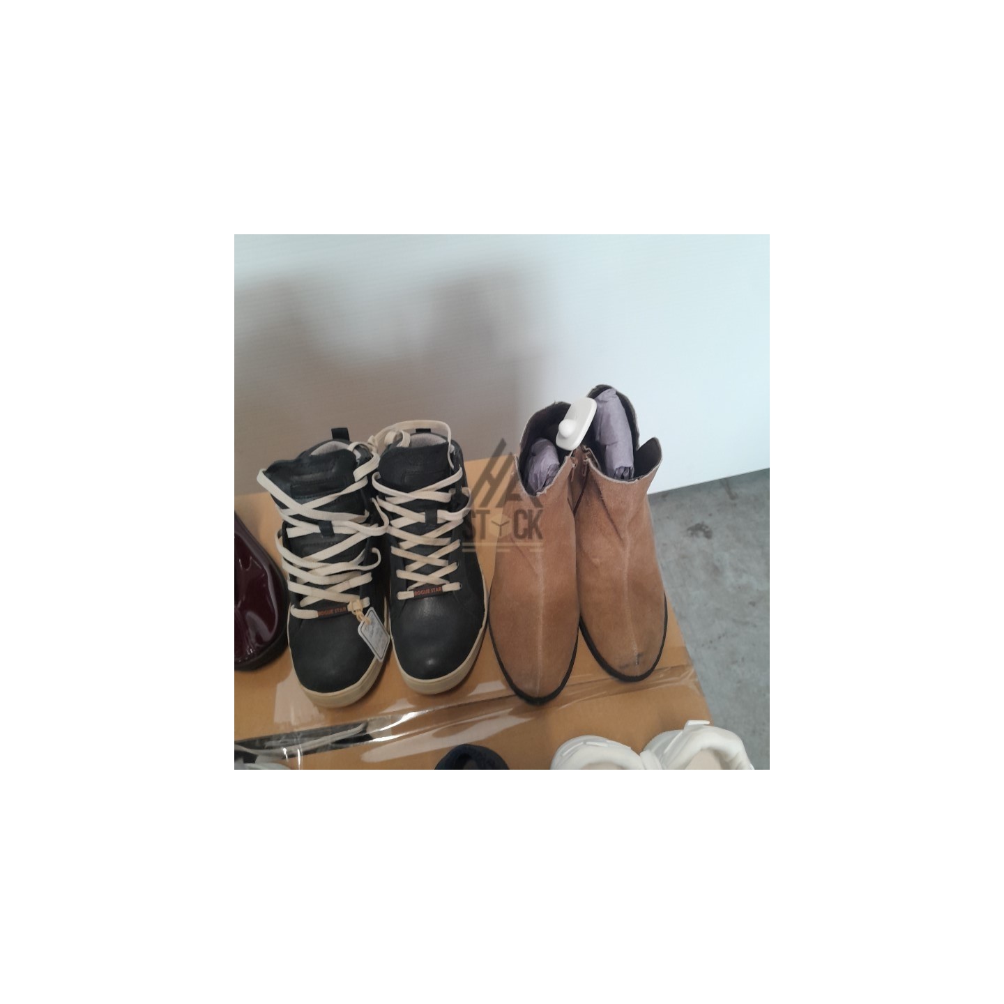 CHAUSSURES -  60 paires