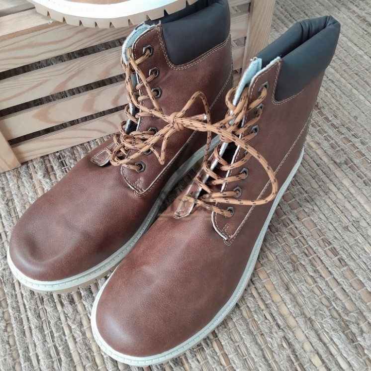 CHAUSSURES -  14 paires