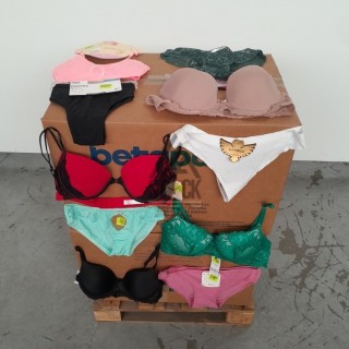 SOUS VETEMENTS FEMME - 220 pièces