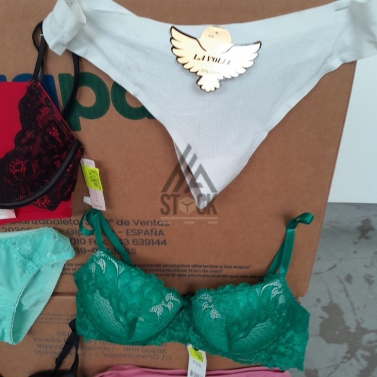 SOUS VETEMENTS FEMME - 220 pièces