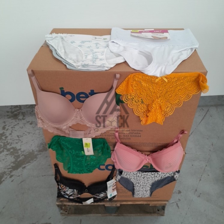 SOUS VETEMENTS FEMME - 210 pièces