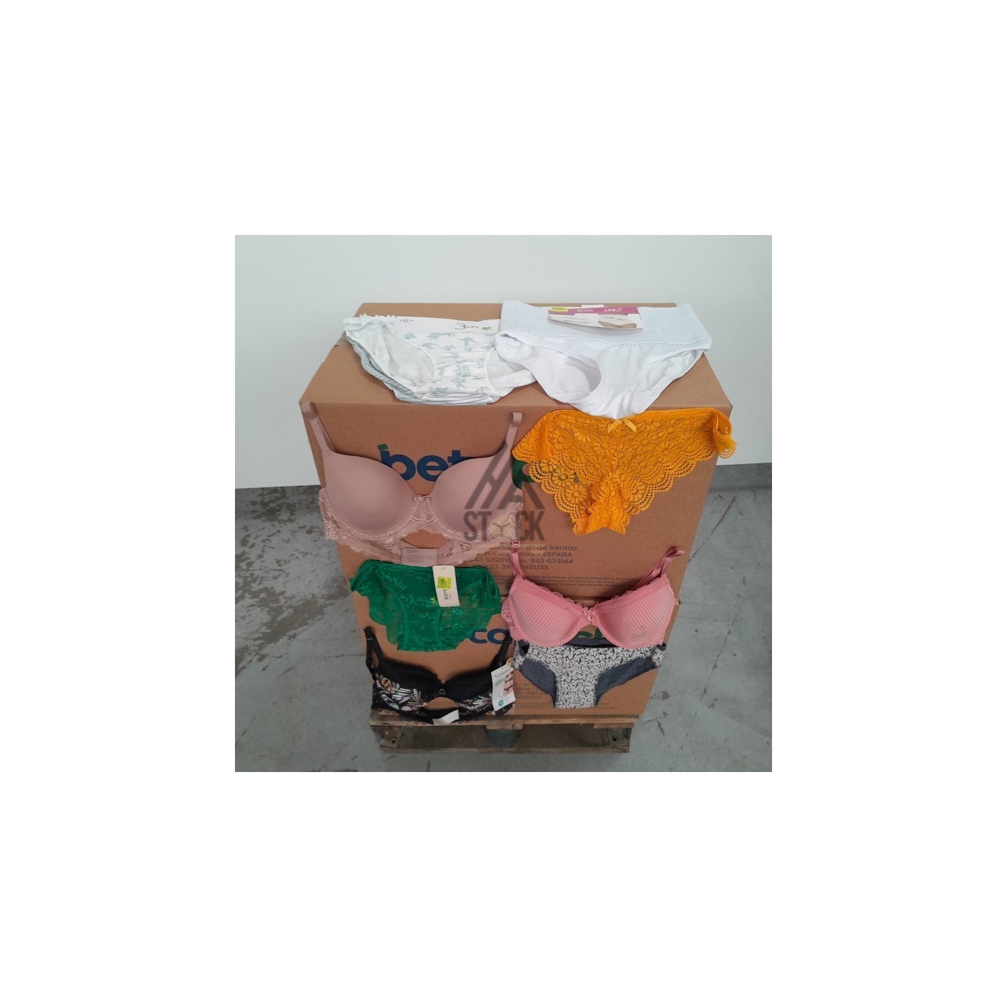 SOUS VETEMENTS FEMME - 210 pièces