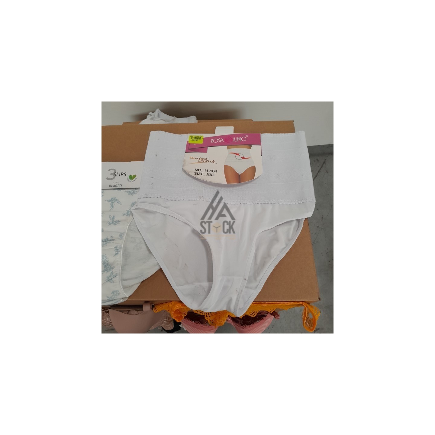 SOUS VETEMENTS FEMME - 210 pièces